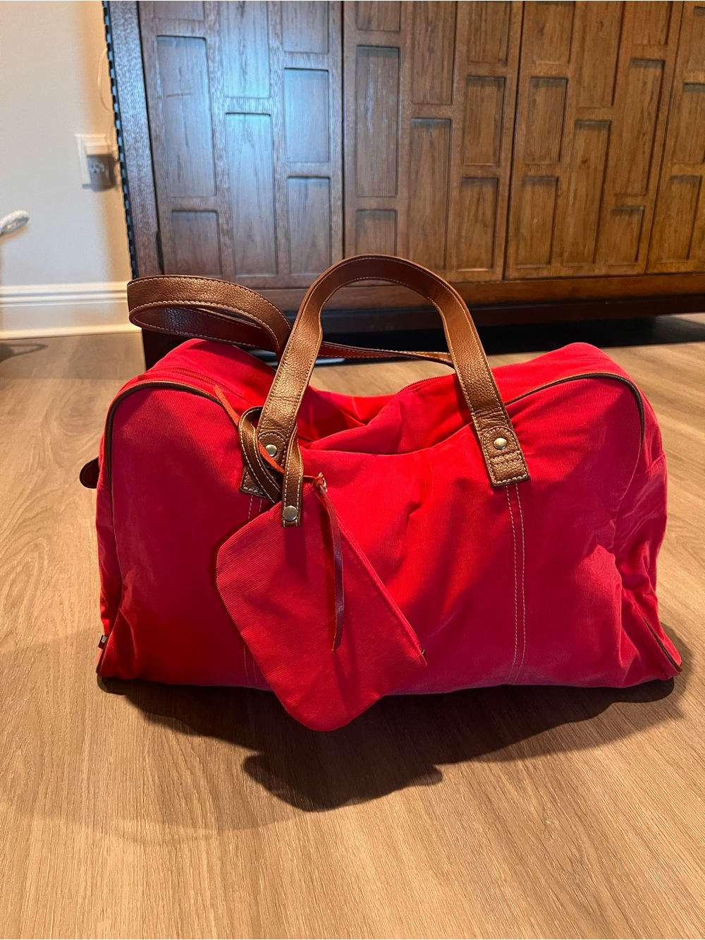 Tommy Hilfiger Red Canvas Travel Tote with Brown Leather Handles - Picture 2 of 16